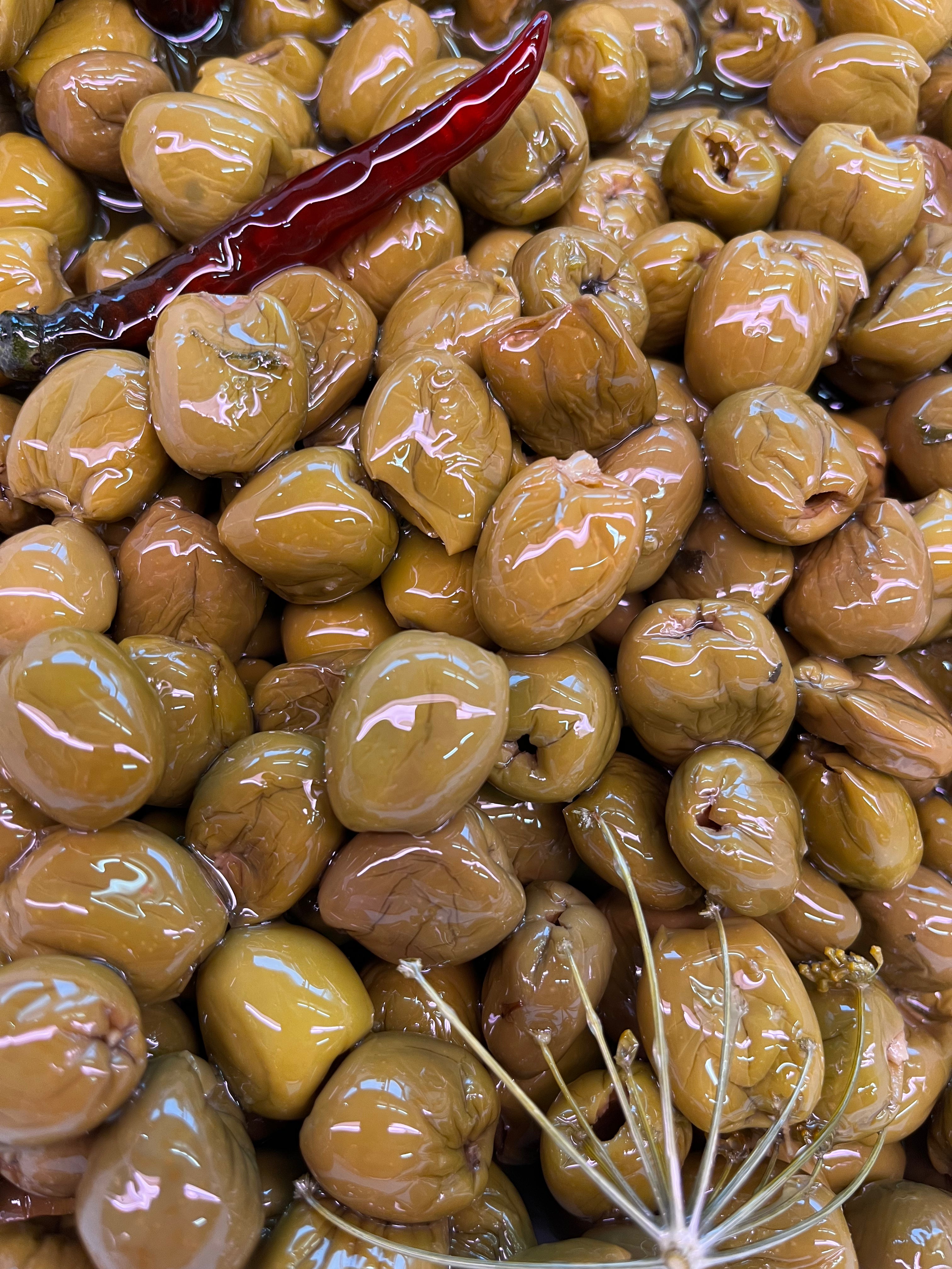 Olive verdi schiacciate in olio evo