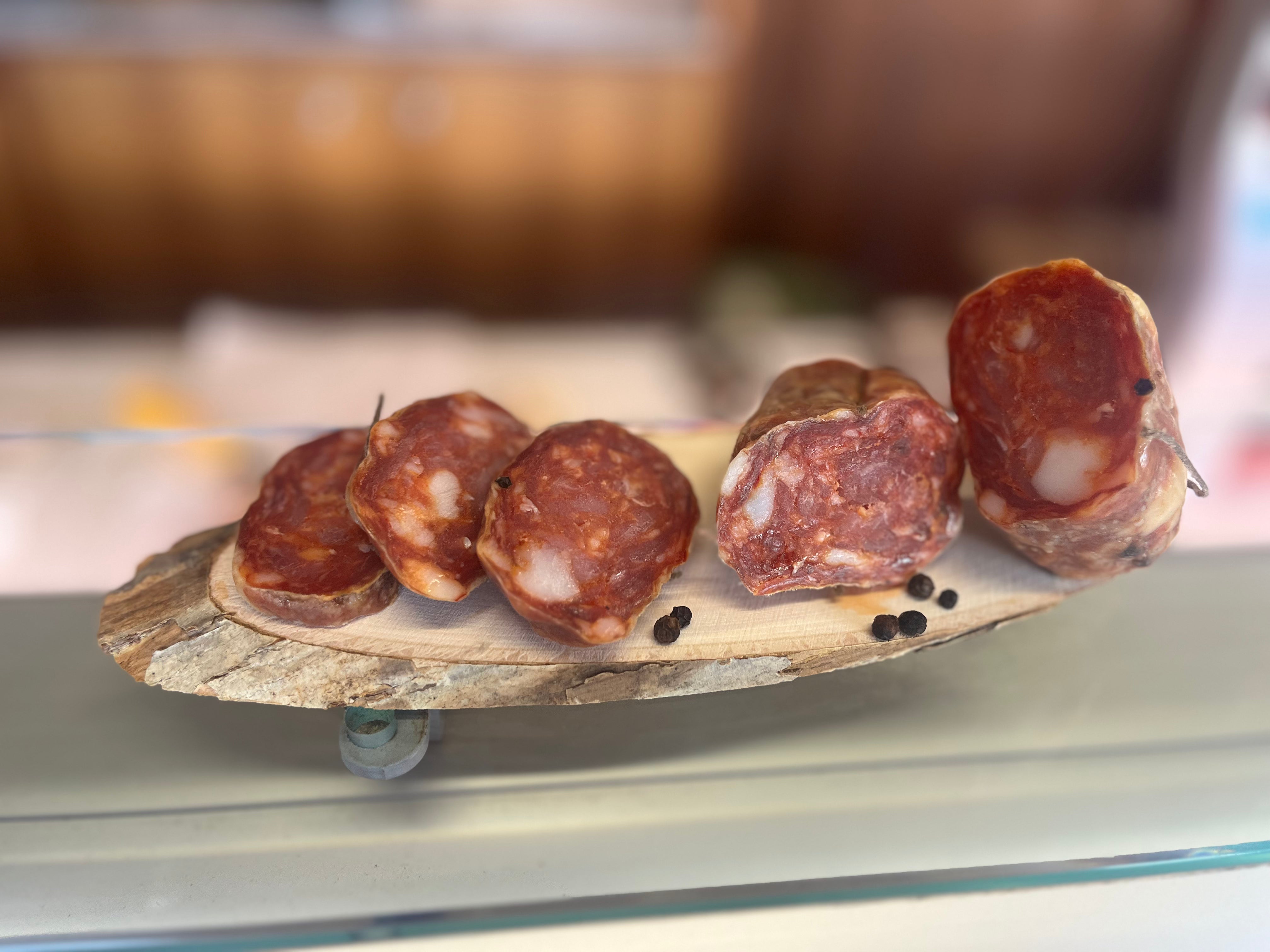 Soppressata dolce rossa con pepe nero in grani