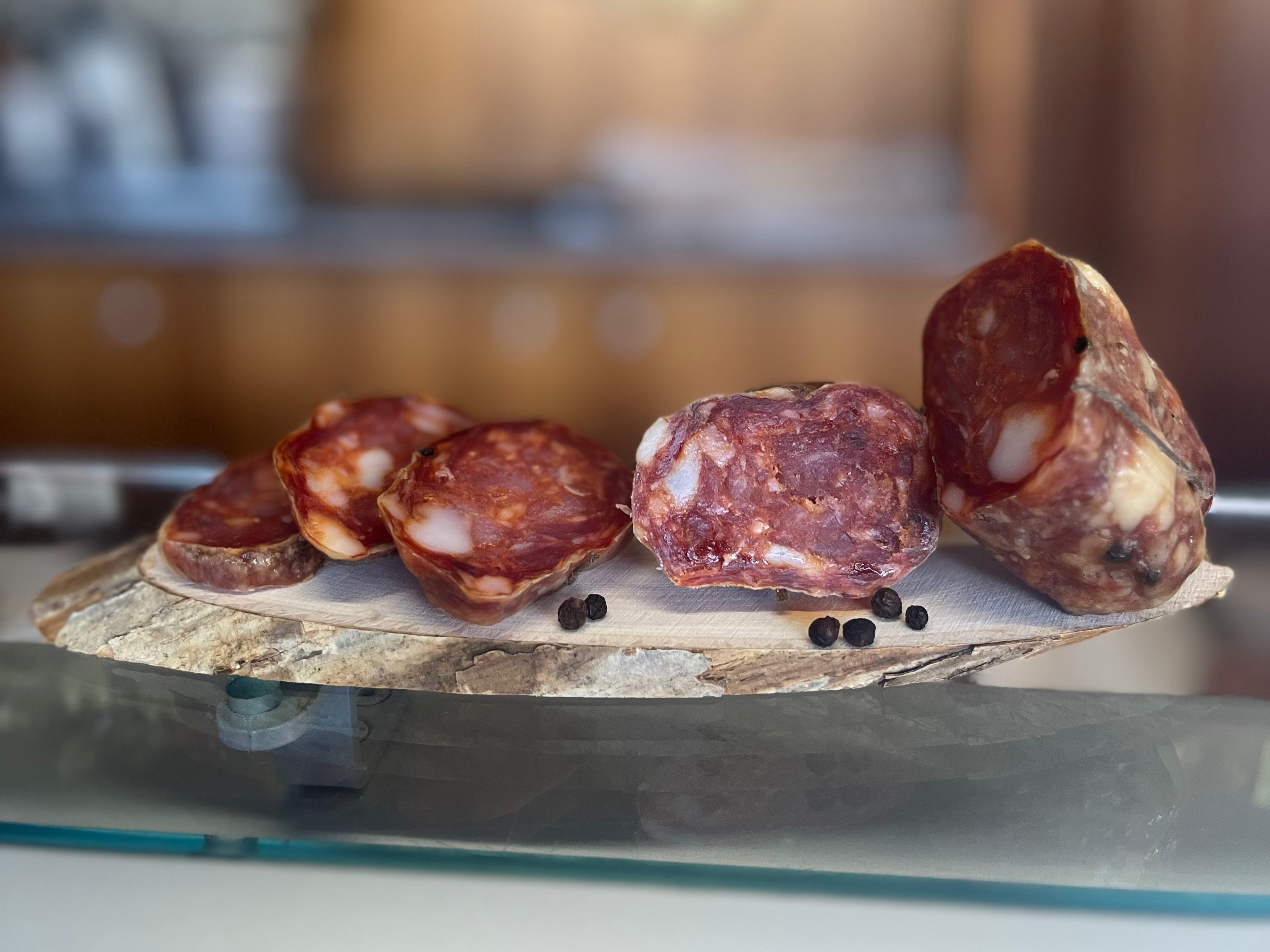 Soppressata dolce rossa con pepe nero in grani